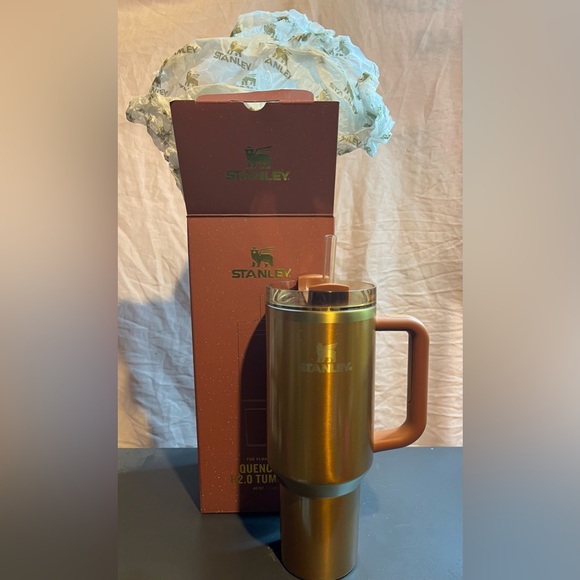 Stanley The Quencher H2.0 Flowstate 40 oz Tumbler in Copper Tinsel NIB - Picture 2 of 5